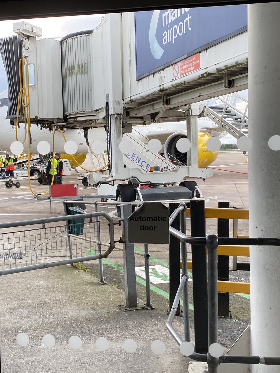 Thehammah's tweet photo. Only flight from Manchester to Barcelona was on a cut rate airline. Only explanation as to why they are not using the jetway is the airport must charge for it. Another cheap airline was also using stairs. 🤦♀️ #princesshammah #coachclass https://t.co/8t7efsZC0p