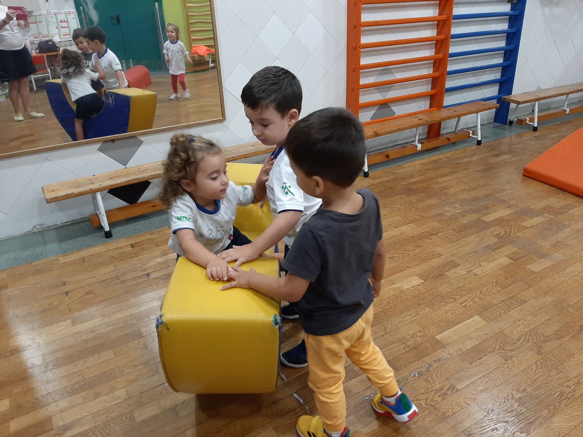 marta_mdc's tweet photo. Els Barrufets s'ho passem molt bé a psicomotricitat!!
@escolamdcprat https://t.co/dwdUcWtyAE