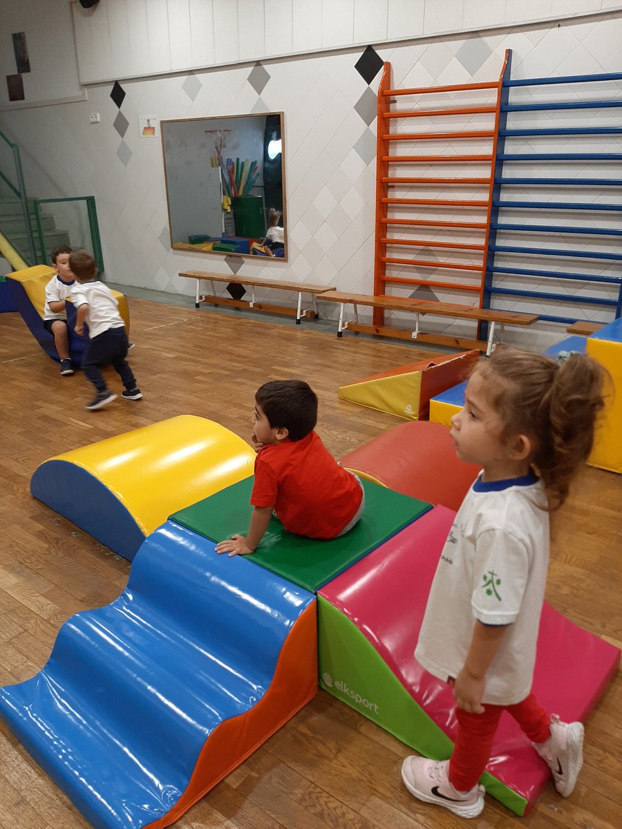 marta_mdc's tweet photo. Els Barrufets s'ho passem molt bé a psicomotricitat!!
@escolamdcprat https://t.co/dwdUcWtyAE