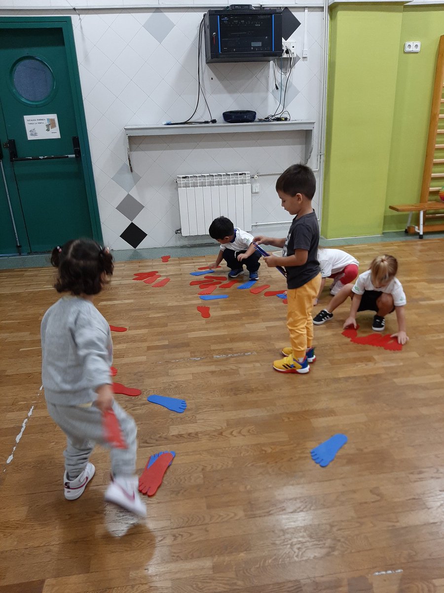 marta_mdc's tweet photo. Els Barrufets s'ho passem molt bé a psicomotricitat!!
@escolamdcprat https://t.co/dwdUcWtyAE
