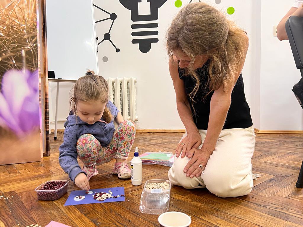 novicommunity's tweet photo. traditions, to be listened too, one-on-one time. It doesn't matter where you live. Cuddles and undivided attention are treasures for most kids. Who can you give to today?
#children #childtrauma #thenovicommunity #Ukraine https://t.co/eXU42fyKns