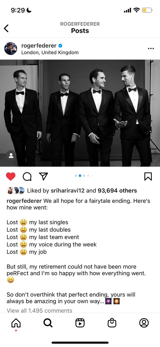 S_RF_CA's tweet photo. Federer putting this iconic meme picture as his 2nd pic π @fednanen #Fedole https://t.co/NHSxCG2Lkb