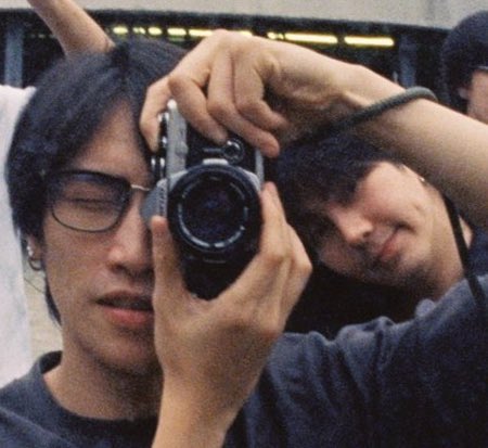hojimato's tweet photo. มันจะมีอยู่คู่นึง ถ่ายรูปกลุ่มยังไงให้เป็นรูปคู่ เห่งอะ https://t.co/MPsf3vCLBd