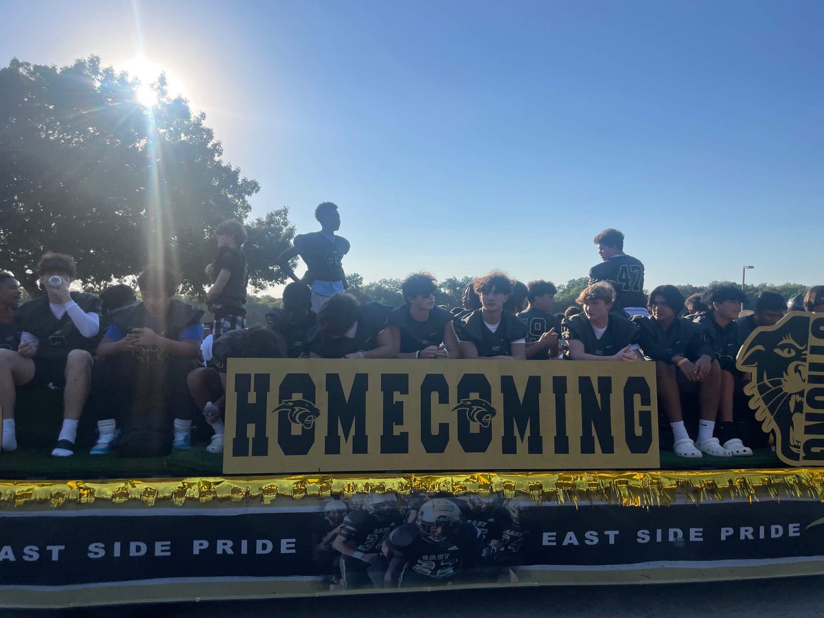 McMillenHigh's tweet photo. McMillen 9th grade football HOCO parade! @PISDAthDept https://t.co/6BznXS6WhV