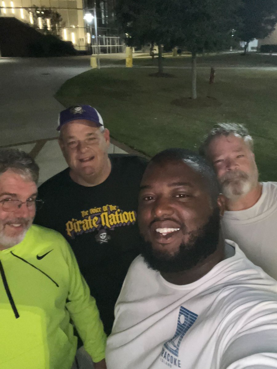 F3ENC's tweet photo. 63 PAX came out to #fighton for one of their brothers wives:

50 @ #lizstrong
4 @ #stormtroopers 
4 @ @f3farmville
5 @ #shieldlock

#f3enc
#f3nation 
#f3counts https://t.co/u2S9pGZ3pK