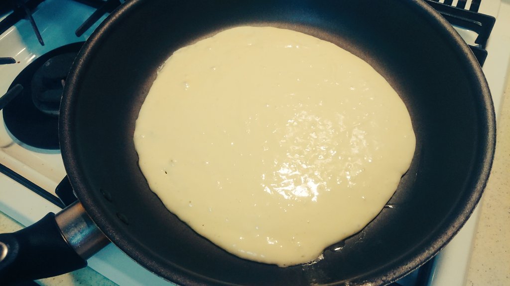yuitsudu's tweet photo. 角煮は作れるのに、デザートのホットケーキはコノザマだったり
(フライパンサイズで焼いて、一人で食すのは宗教上の理由です)(背景が不穏はいつもの)

ほりにしプレミアム(期限切迫)をなんと500円で入手したら最強過ぎて、ただのナスと牛スジのとろとろ煮がヤバいことになったり https://t.co/pWR13yMBPv