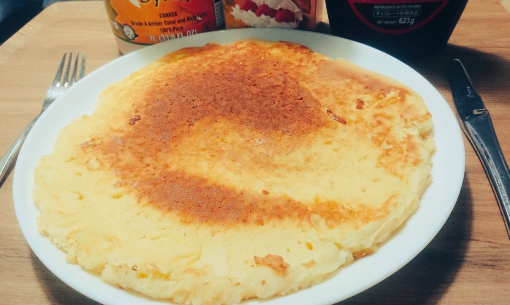 yuitsudu's tweet photo. 角煮は作れるのに、デザートのホットケーキはコノザマだったり
(フライパンサイズで焼いて、一人で食すのは宗教上の理由です)(背景が不穏はいつもの)

ほりにしプレミアム(期限切迫)をなんと500円で入手したら最強過ぎて、ただのナスと牛スジのとろとろ煮がヤバいことになったり https://t.co/pWR13yMBPv