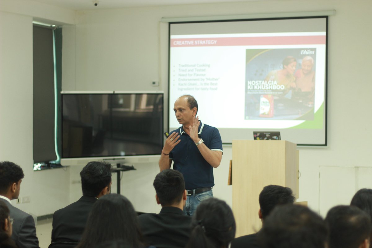 ximb_official's tweet photo. Mr. A L Jagannath, Head of Marketing, Thoughtworks India, talking about "Customer Centricity", laid emphasis on factors producers must take care of while building brands, such as brand recognition, justifying a price premium and need identification.
#XIM #BES2022 #35YearsofXIM https://t.co/8bvxPkshMM