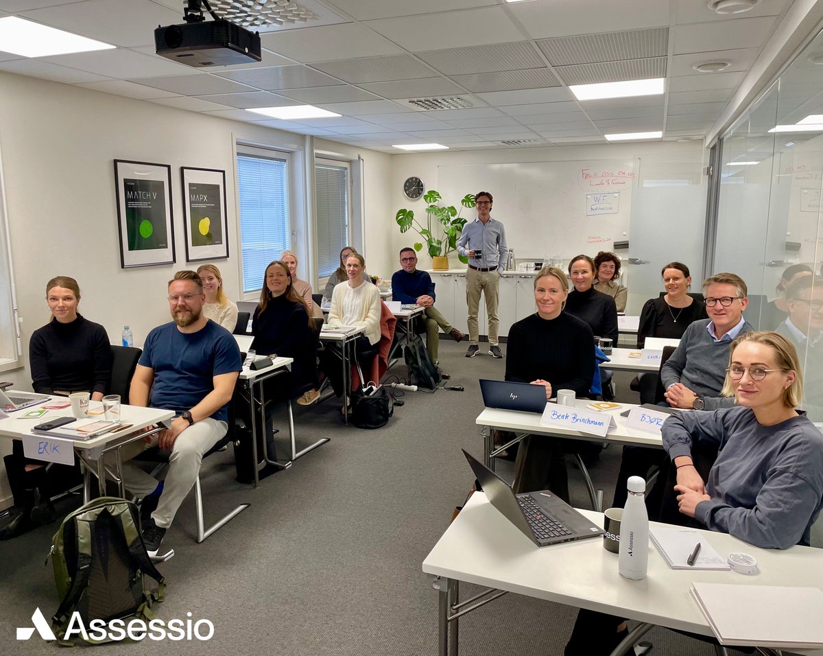 assessio's tweet photo. Gratulerer til deltakerne som bestod vår populære grunnsertifisering i dag!🙌🎉Sertifiseringen gjør dem sertifisert til å bruke evnetesten #Matrigma og personlighetstesten MAP, som er to DNV-sertifiserte tester🎓📜 #rekruttering #sertifisering #personalitytest #kurs #HR #Assessio https://t.co/0jRFa6xUKC