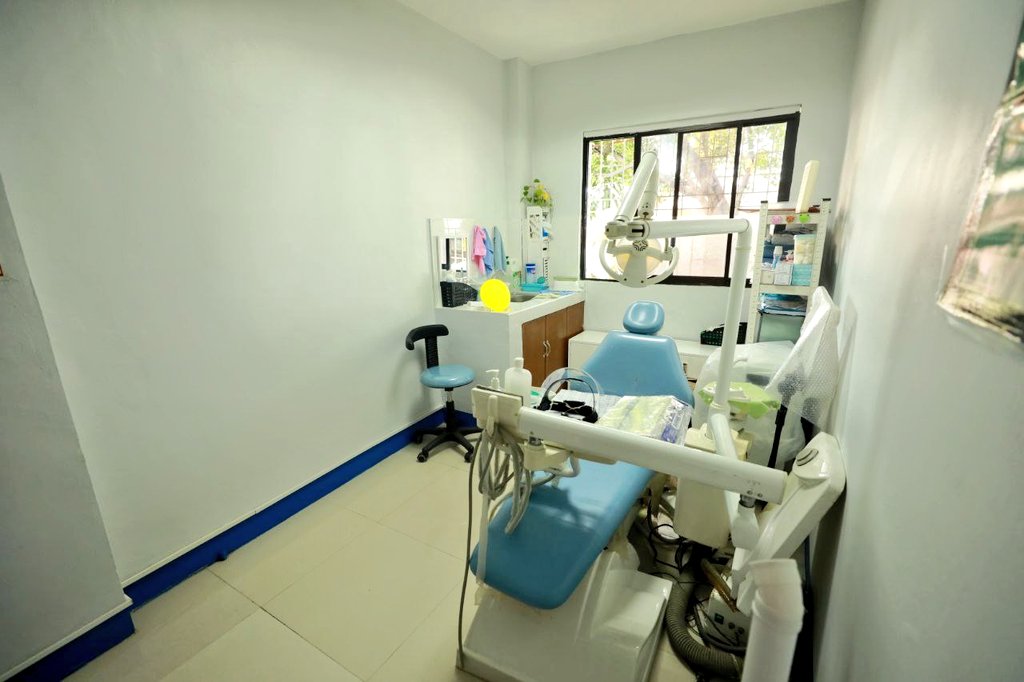 Blessing of our newly-renovated MAYBUNGA - FLOODWAY HEALTH CENTER.

Dati bumabaha sa  loob ng center na ito. May tatapusin pa ang contractor pero nagagamit na rin natin ito ngayon.

Delivery rin po ngayon ng mga gamot sa mga center na para sa isang taon.

#UmaagosAngPagasa