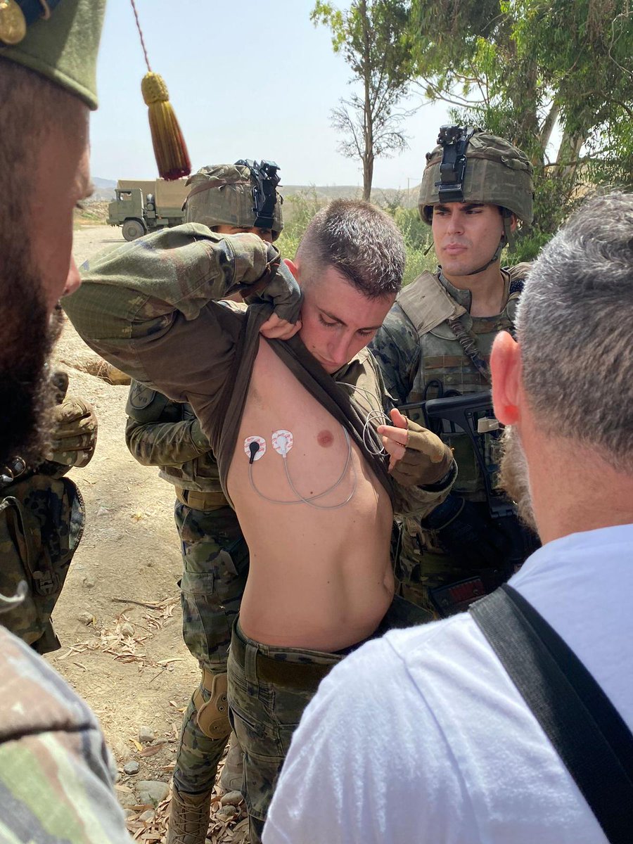 IGE_ET's tweet photo. El Capitán Psicólogo Martínez Herraiz de la USBA "Álvarez de Sotomayor" #SUIGESUR, está realizando su #Tesis doctoral sobre “Gestión de las Reacciones de Estrés Agudo en Combate” con la colaboración de unidades de la #BRILEG  en el polígono de combate subterráneo de Almería. #IGE https://t.co/qcPvd4bdlu