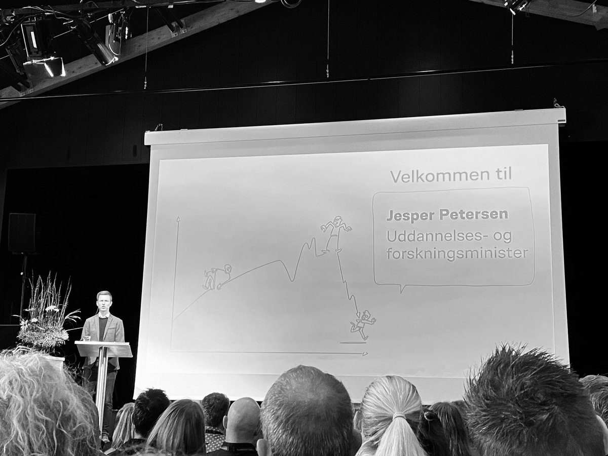 “Hvad vil vi med mennesket i uddannelsessystemet?” <a href="/Jesper_Pet/">Jesper Petersen</a> på #uddannelsesdebatten Vigtigt spørgsmål - og afgørende at vi altid er i dialog herom #dkpol #uddpol