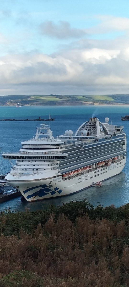 AytonJustyn's tweet photo. 🇧🇲 Emerald princess 🇧🇲 in portland port on Thursday 29th September 2022. #portlandport #portlanddorset #princesscruises #Emeraldprincess @PrincessUKmedia @PrincessCruises https://t.co/OVKzK33qWd