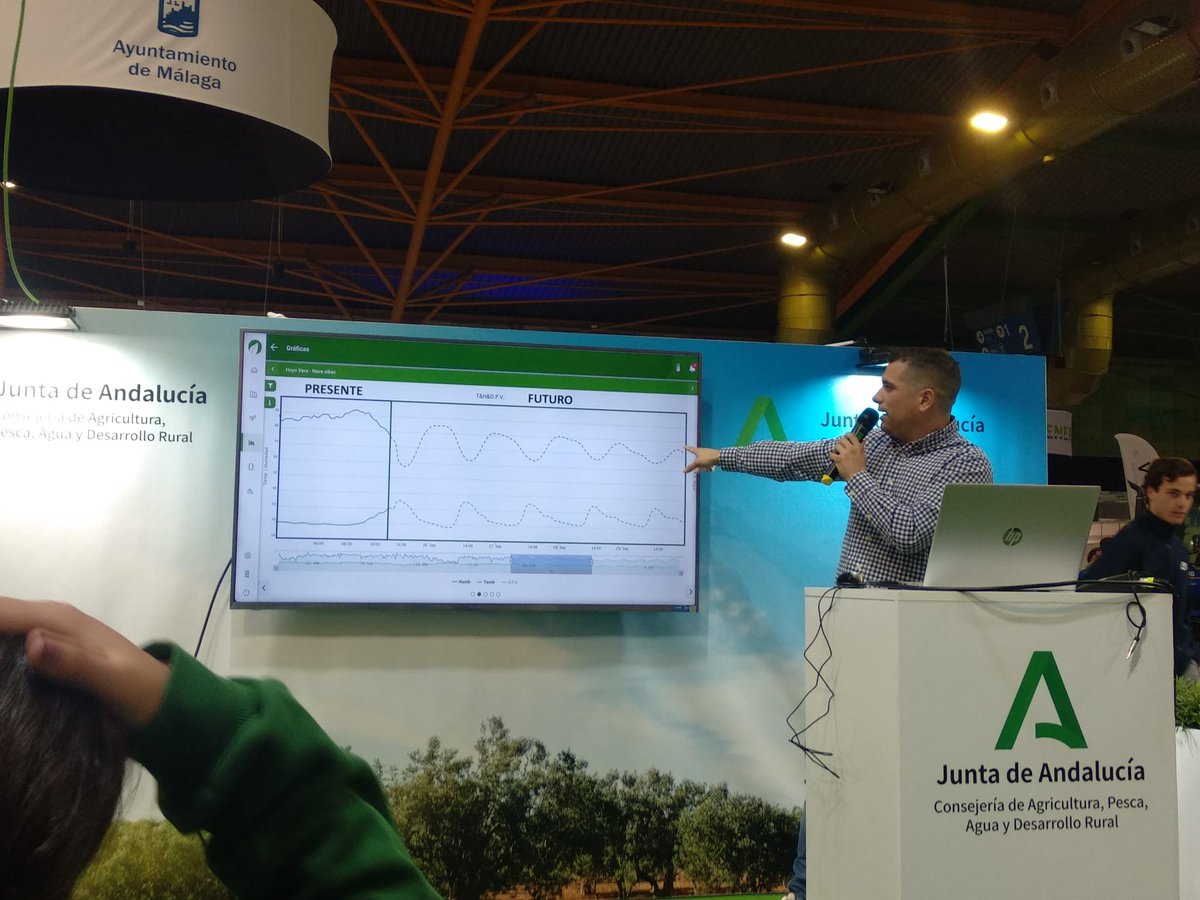 DIHAndAgrotech's tweet photo. #AGRITALKS 
Joaquín Soriano, CEO de #IKOSTECH, nos recuerda la importancia no solo de ✍ tomar los datos, sino de 📊 qué hacer con ellos #Agrifood2022 https://t.co/MVyJvyA6ee