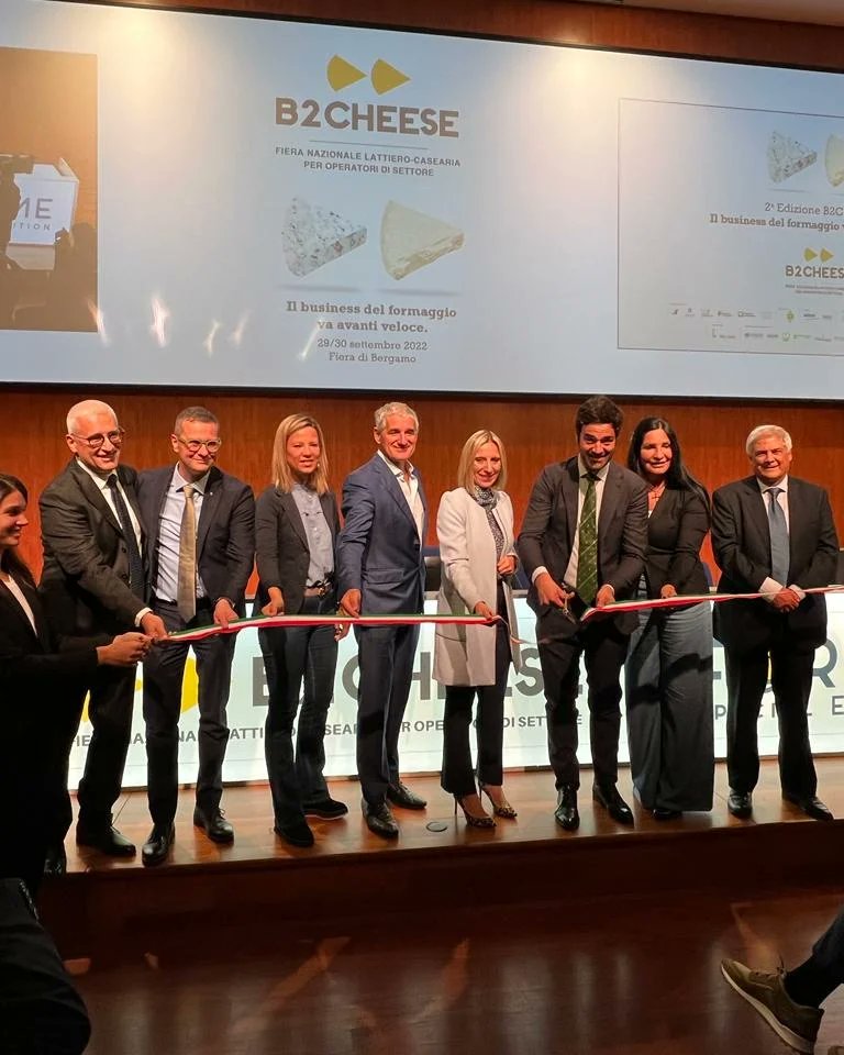LaraMagoni's tweet photo. Bergamo si conferma #CapitaleEuropea dei #Formaggi!
Dopo il grande successo del 2019, questa mattina ho avuto l'onore di inaugurare la seconda edizione di #B2Cheese, il primo e unico appuntamento nazionale dedicato interamente agli operatori del settore lattiero-caseario https://t.co/XIrfqtqP0q
