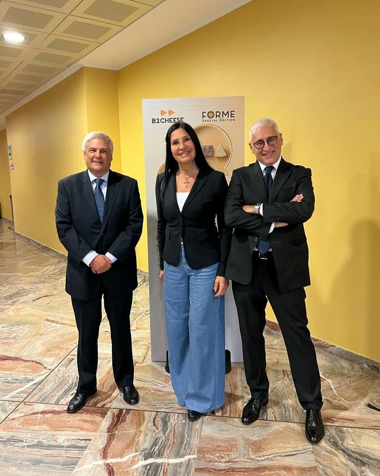 LaraMagoni's tweet photo. Bergamo si conferma #CapitaleEuropea dei #Formaggi!
Dopo il grande successo del 2019, questa mattina ho avuto l'onore di inaugurare la seconda edizione di #B2Cheese, il primo e unico appuntamento nazionale dedicato interamente agli operatori del settore lattiero-caseario https://t.co/XIrfqtqP0q