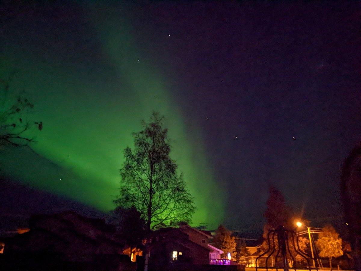 VeritableCVN's tweet photo. The Musings of Chief: Here are four reasons to come to the Arctic and @11thAirborneDiv
I took these from my house. Imagine if I had gone to a place with fewer lights.
#ArcticAttack #ArcticLightning https://t.co/tN2oavxuHv