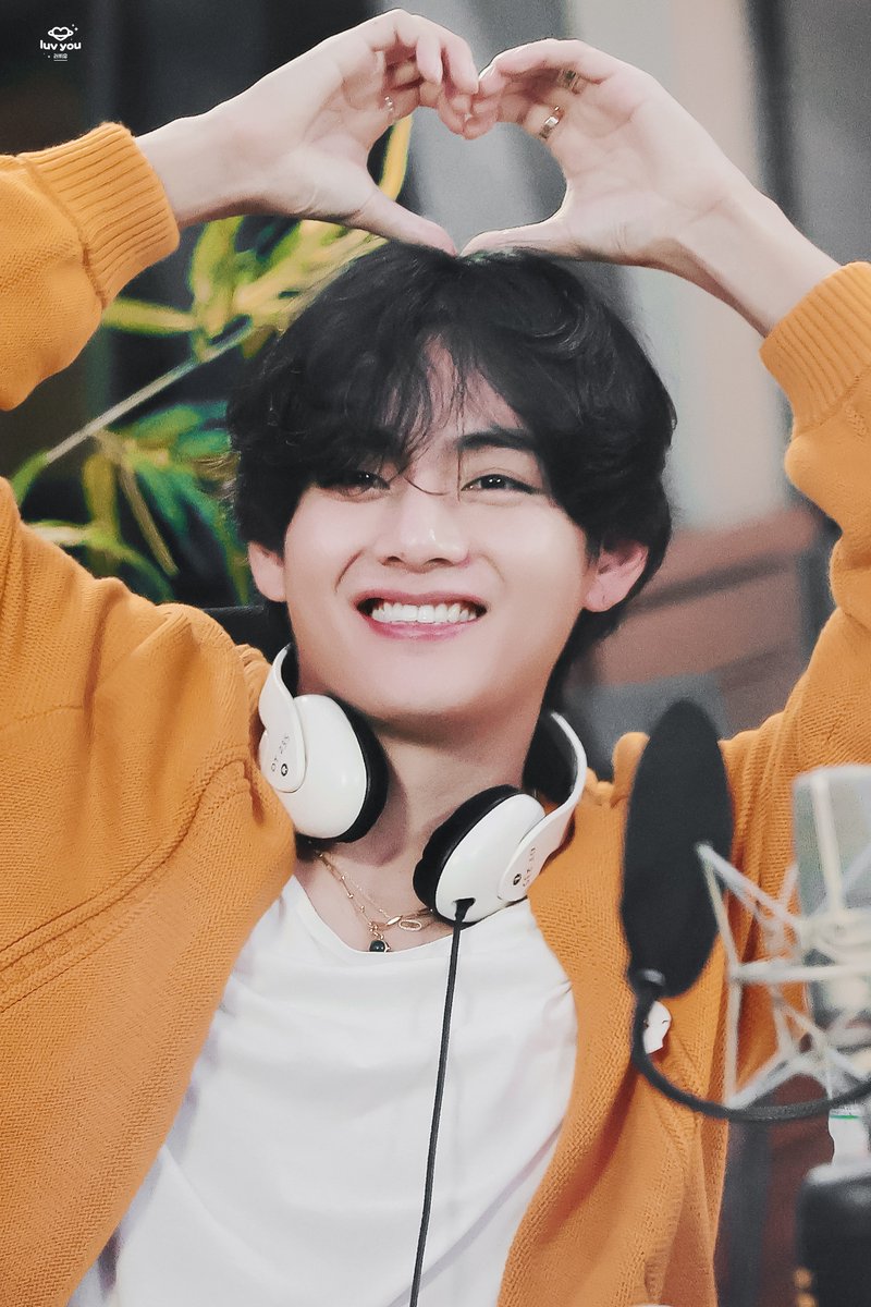 luv_you1230's tweet photo. •HD• 220927 별밤
#KIMTAEHYUNG #김태형 #방탄소년단뷔 #태형 #BTSV #V #テテ@BTS_twt https://t.co/FEj6vm6zdY