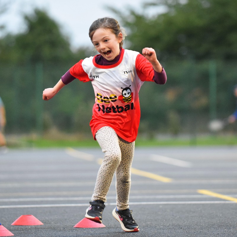 EnglandNetball's tweet photo. According to @Womeninsport_uk,  70% of girls who love playing sport and regularly participate now dream of reaching the top ✨

Our Bee Netball trailblazer clubs are opening their doors to new participants, setting Bees on their journey to become Vitality Roses 🐝🌹

See more 👇
