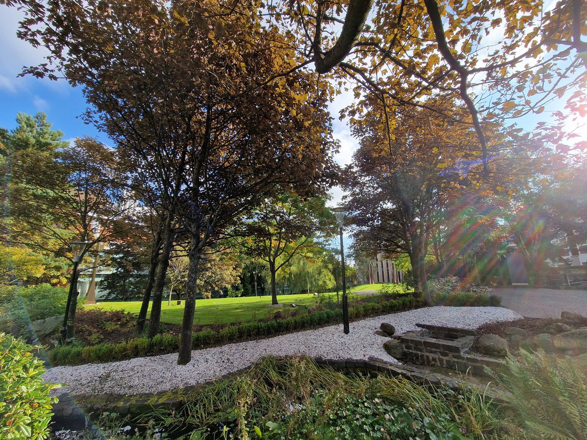 UniStrathclyde's tweet photo. Campus is trying on its new #AW22 collection! 🍂

#Autumn #StrathLife https://t.co/RPBNdytiNl