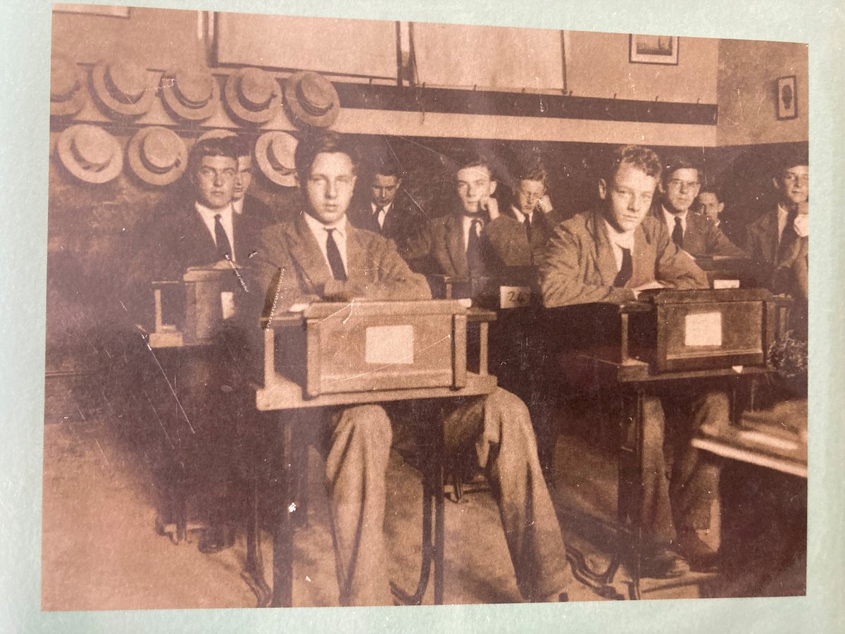 DerbyshireDRO's tweet photo. Our new #LocalStudies book 'A School in England The History of Repton' tells the absorbing story of how Repton, founded 1557, became a major public school of national reputation. Former alumni include sporting greats C.B.Fry, Harold Abrahams &amp; “Bunny” Austin. #EYALearning https://t.co/zitahB0N0p