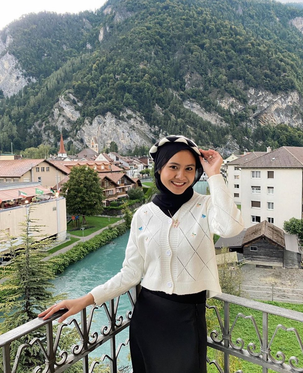 CoveredScarf's tweet photo. Covered in Switzerland 🇨🇭 https://t.co/3vhh544SO3