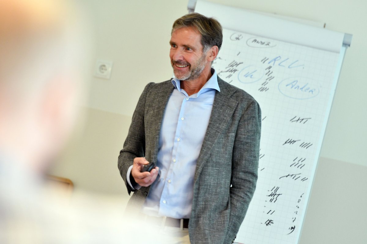 2e keynote van het Risk &amp; Resilience Festival is Martin van Staveren. Nieuwsgierig naar zijn keynote? Lees het hier: utwente.nl/onderwijs/prof…