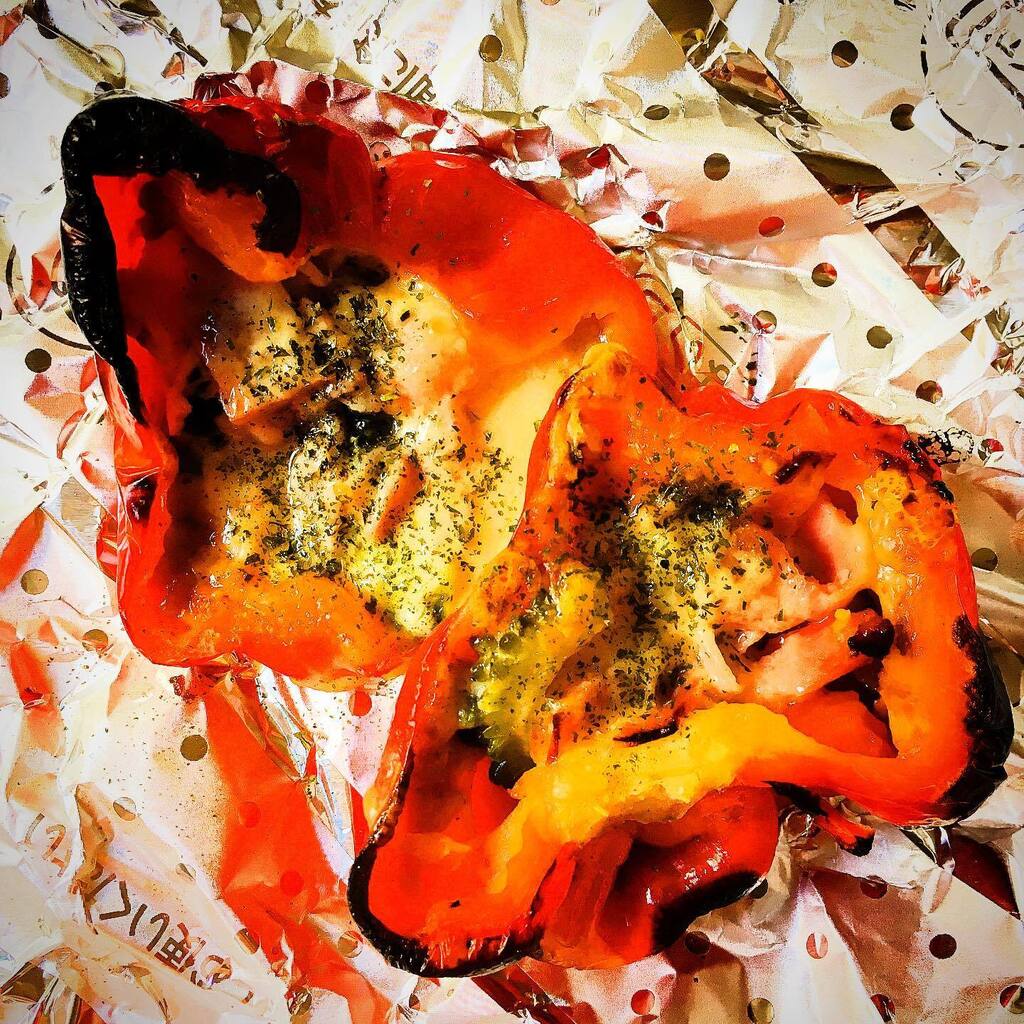 kikutaroid's tweet photo. ピーマンチーズ焼
#赤ピーマン #redbellpepper
#味噌 #miso #alittle
#茹でゴーヤ #boiledbittergourd
#ベーコン #bacon
#ゴーダチーズ #燻製風味 #goudacheese #smokeflavor
#バジルパウダー #basilpowder
#お弁当 #bento
#ovengrilled #steamed https://t.co/WpOYF74sdQ https://t.co/RoinHj1hbx