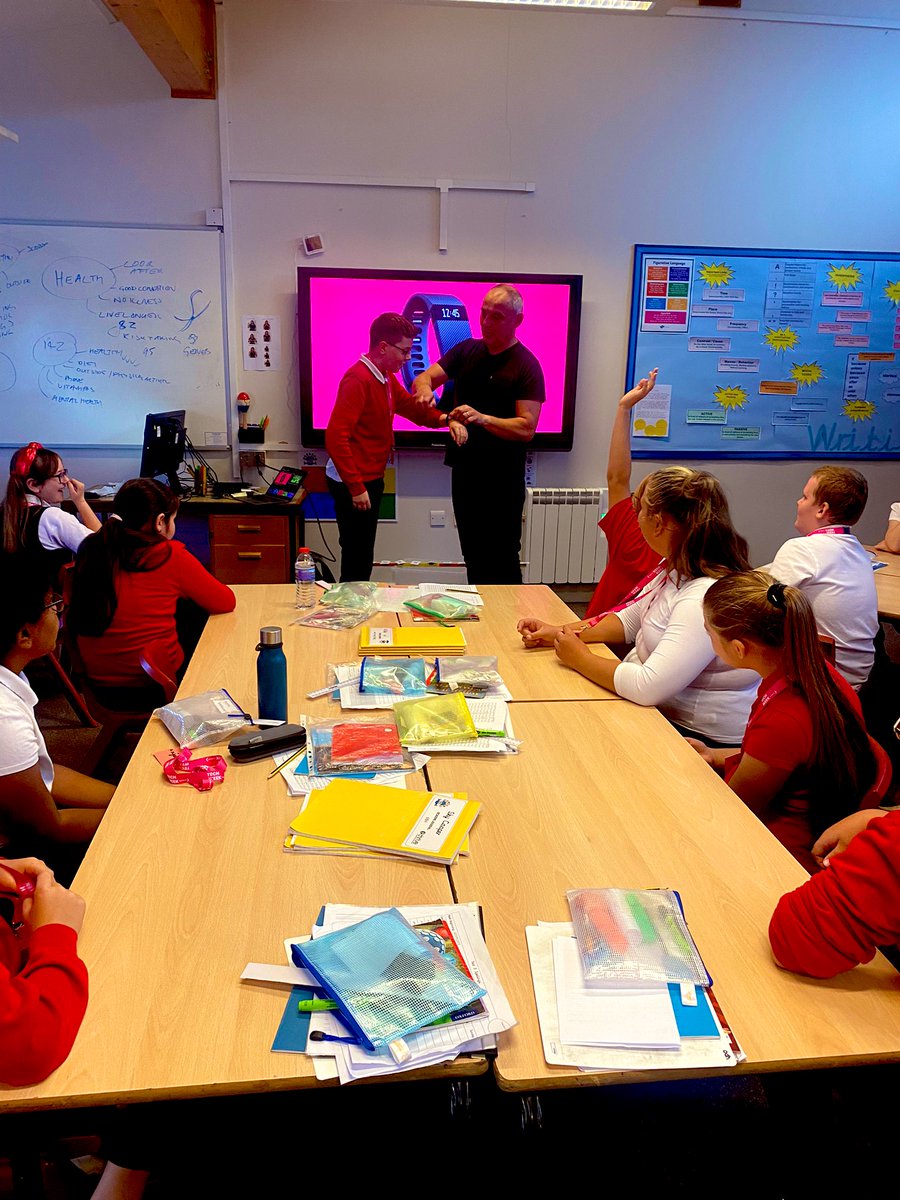 childrensuni's tweet photo. Learning about different technology with @ChilternPSHull and @ExpoHumber pupils in Y6 are learning about how we use tech in health #futuresintech https://t.co/bA8tK7f0Pb