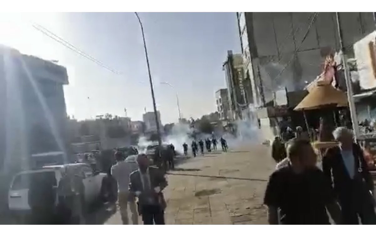EAldolamy's tweet photo. أهلنا في كوردستان يموتون بسبب القصف الايراني بالصواريخ الايرانية الت�� تست��دم بالحروب فقط ورئيس الجمهوريه  حامي السيادة ورئيس الوزراء حتى بيان ماصدر منهم عالأقل اغلقوا الحدود مع ايران اوقفوا التبادل التجاري فورا #حكومتنا الرشيدة صح النوم . https://t.co/cbRntsIdVZ