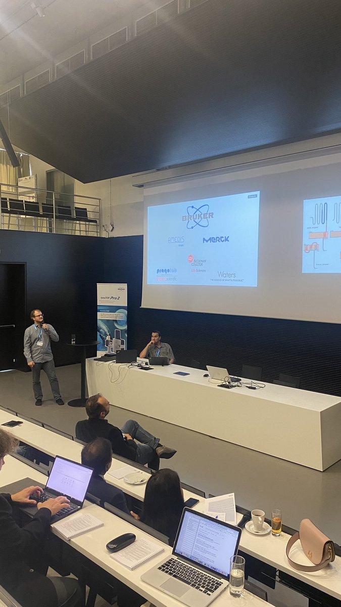czech_ms's tweet photo. First coffee break of a three-day long conference is over. Let’s hit it with the morning session focusing on METHOD DEVELOPMENT. Starting with Ondřej Vít from @CharlesUniPRG.
#massspec #proteomics #CMSC22 https://t.co/QpX93dEqjT