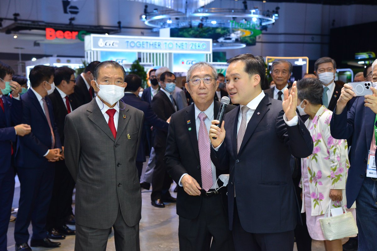 one_bangkok's tweet photo. คุณเจริญ สิริวัฒนภักดี ร่วมงาน #SX2022 โดยมี คุณปณต สิริวัฒนภักดี ให้การต้อนรับ โดยไฮไลท์คือ วัน แบงค็อก โครงการต้นแบบสีเขียวเพื่อความยั่งยืนระดับโลก ที่ QSNCC Hall 2 ชั้น G วันที่ 26 ก.ย. 2 ต.ค. 65 เวลา 10.00 - 21.00 น.
#FrasersProperty #OneBangkok #Sustainability https://t.co/YC6bYgKOLp