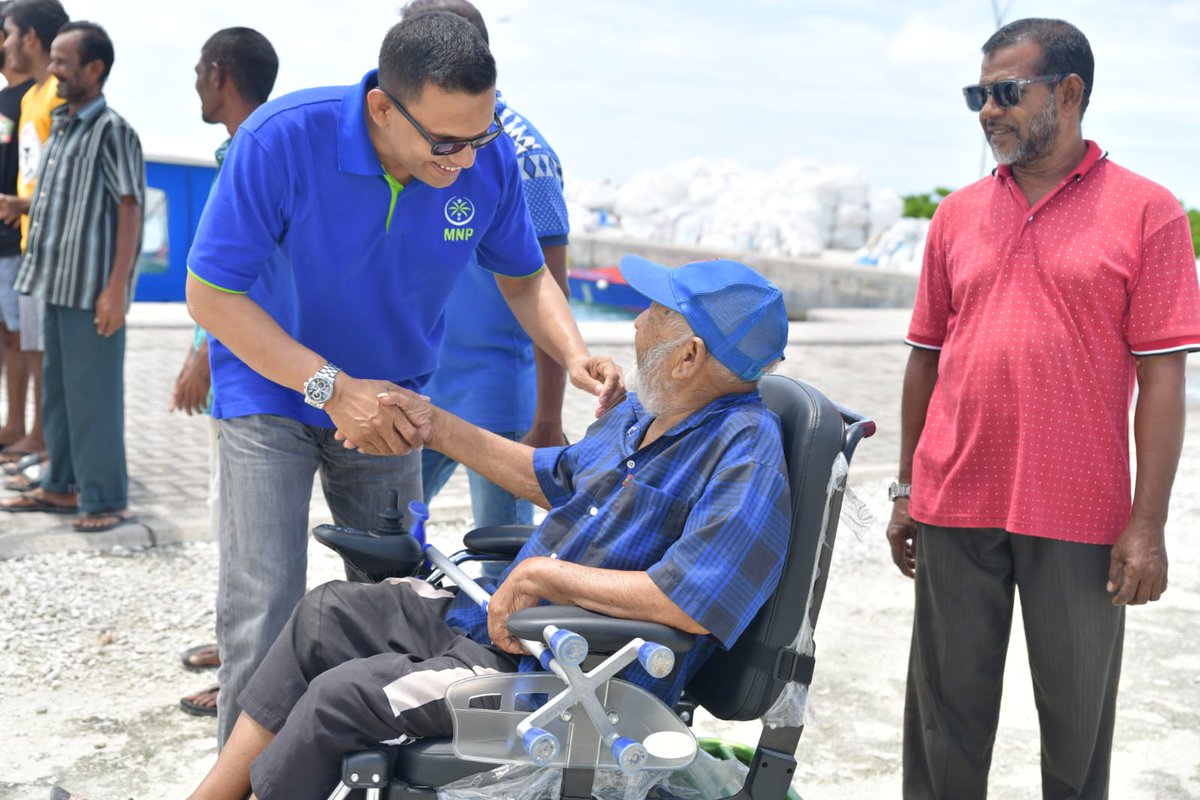MNP_Secretariat's tweet photo. އެމްއެންޕީގެ ރައީސް މުޙައްމަދު ނާޒިމް އަދި ޕާޓީގެ ޓީމު ލ. އަތޮޅަށް ކުރައްވާ ދަތުރުގެ ތެރެއިން: ލ. ދަނބިދޫ
ޕާޓީގެ ޓީމަށް މަރުޙަބާ ދެންނެވީ ލ. ދަނބިދޫ WDC ކެންޑިޑޭޓް ސާމިރާ އަދި އެމްއެންޕީގެ ދަނބިދޫ ކެމްޕޭން ޓީމް
#VoteSamira #Vote1 ✅1⃣
#MNPTrips #MNPSouthCentralRegion #MNPLaamu https://t.co/K8Lz9GH2Iy