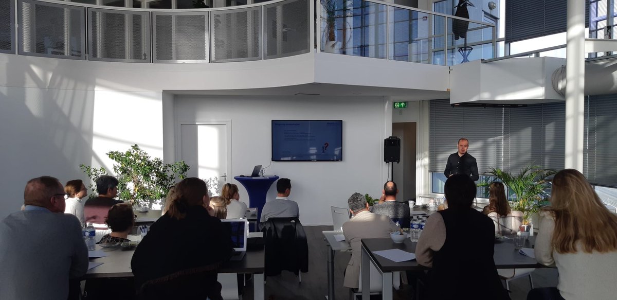 Vandaag houden we de eerste incassocursus in een volle klas! De cursus omvat hoe een VvE financieel gezond kan blijven/worden en hoe wij daar bij kunnen helpen. Wilt u ook een incassocursus volgen? Meld u dan aan voor de nieuwsbrief: hubs.la/Q01nxKQ50