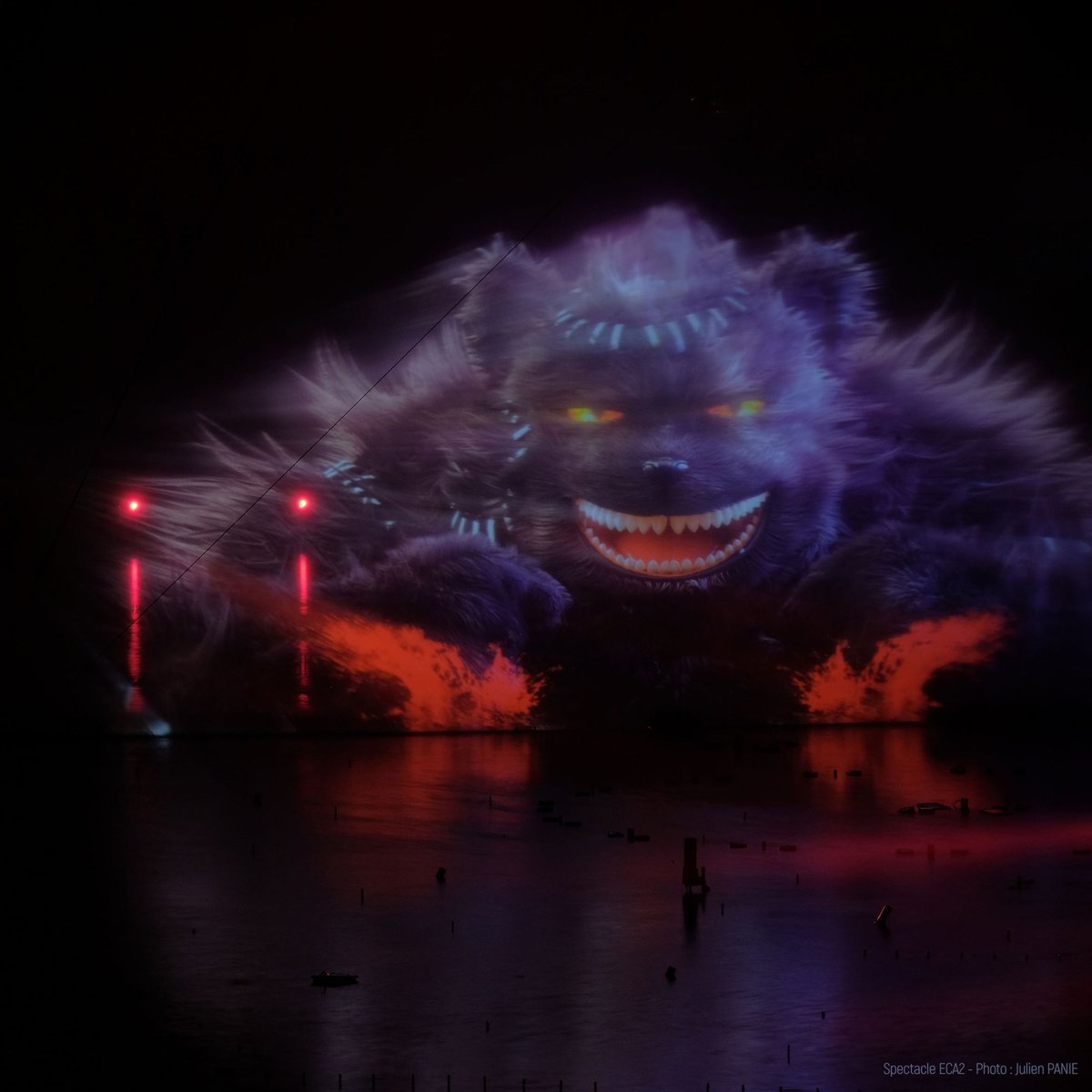 futuroscope's tweet photo. Finis les rêves et les espoirs, vous tremblerez chaque soir avec Grocauchemar 😱😈

Le spectacle nocturne "La Clé des Songes", c'est tous les soirs d'ouverture du parc 🎇 https://t.co/xBNqS25Qhk