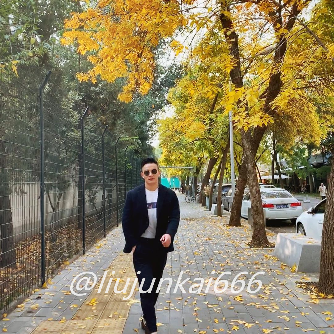 liujunkai666's tweet photo. 性别相同也好，互相喜欢也好，都是爱情罢了，没合法我们就一直谈恋爱，合法了我们就结婚，我不是因为同性恋所以爱他 也不是因为爱他所以成为同性恋 我只是爱上了一个人，而他刚好跟我是同性而已 https://t.co/rCBE390GZN