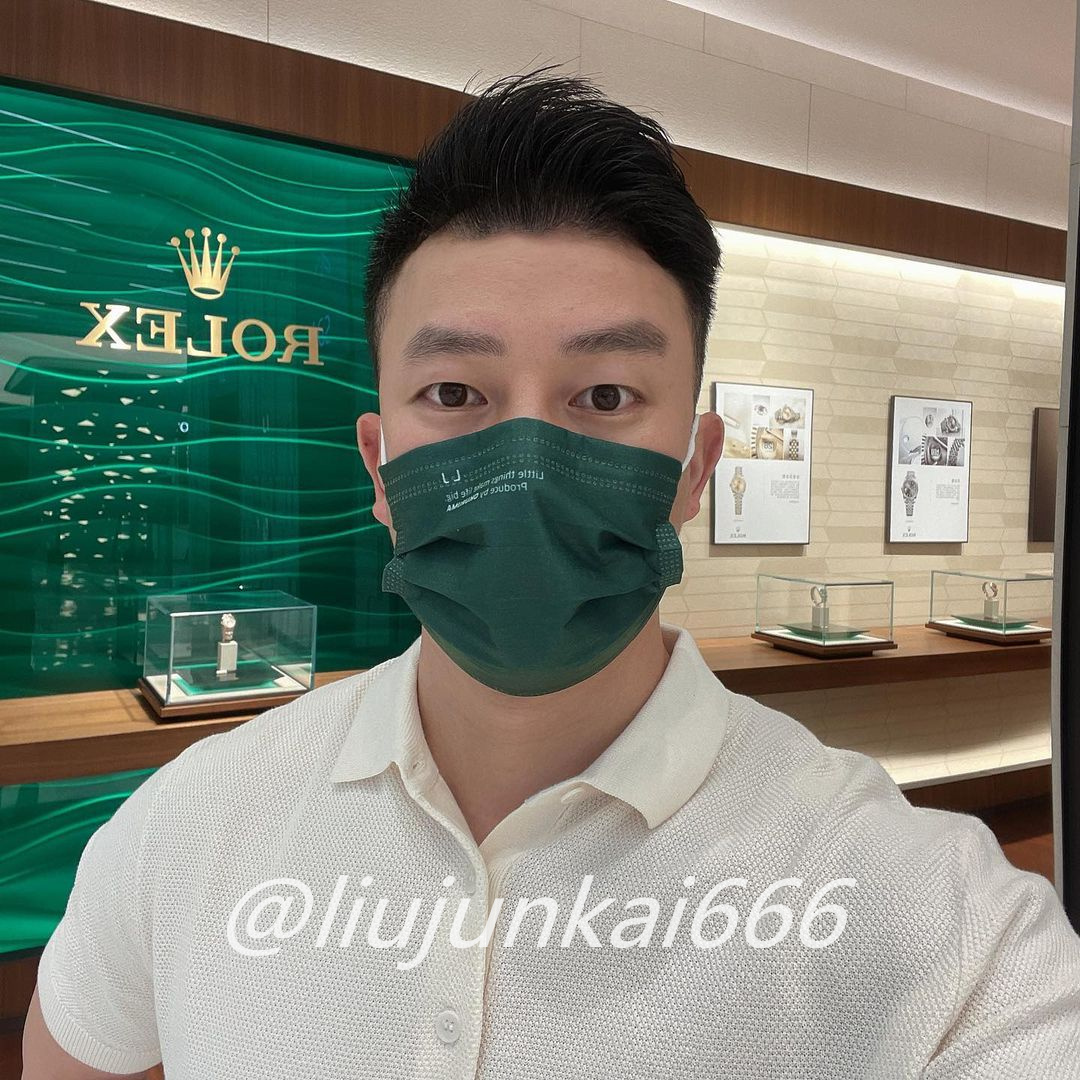 liujunkai666's tweet photo. 性别相同也好，互相喜欢也好，都是爱情罢了，没合法我们就一直谈恋爱，合法了我们就结婚，我不是因为同性恋所以爱他 也不是因为爱他所以成为同性恋 我只是爱上了一个人，而他刚好跟我是同性而已 https://t.co/rCBE390GZN