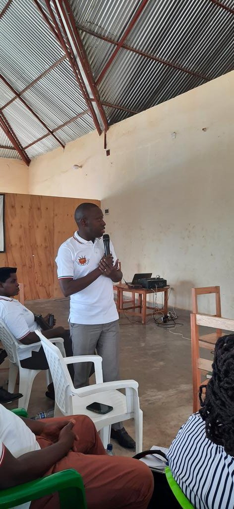 cnjbdi's tweet photo. Les activités ont debuté par une présentat° génerale du @cnjbdi par @DrIngabire, président du @cnjbdi. Il a insisté sur le rôle et les miss° @cnjbdi . Les participants en ont profité pour donner des recommendat° quant à l'organisat° et la mise en oeuvre des activités du @cnjbdi. https://t.co/0lWx741aDq