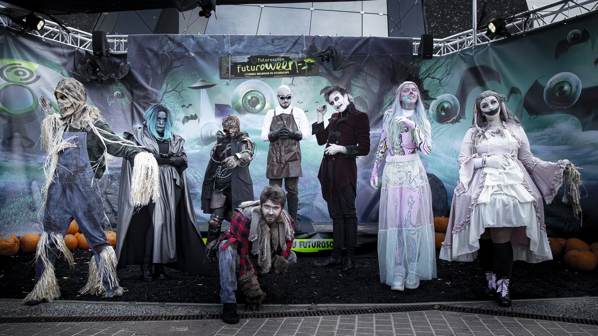 futuroscope's tweet photo. D’étranges personnages viendront à votre rencontre pendant les vacances de la Toussaint 😱 Les Créatures du Dr Froussard et les Vampires Rocket arpenteront les allées du parc pour votre plus grand plaisir... ou pas ! 😈 #Futuroween https://t.co/01hUxYS0Wr