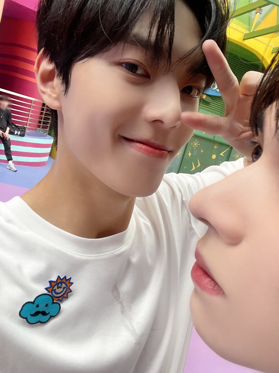 Malaysian Kpop Fans (MKF) on Twitter "RT MICcjes 구름 위에 지은 것 같은 놀이동산에