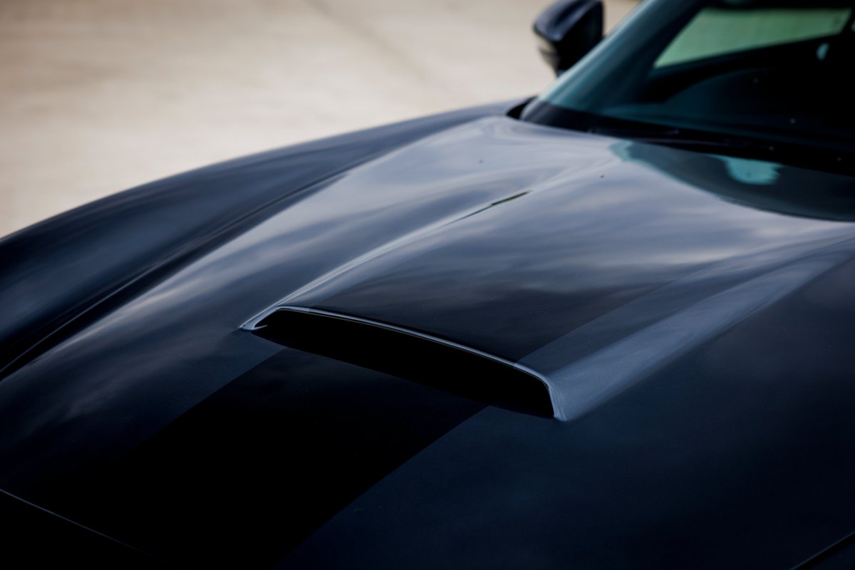 davidbrownautos's tweet photo. Speedback Silverstone Edition is painted by hand over an 8-week process for a lustrous metallic finish and central fading racing stripe. #SpeedbackSilverstoneEdition #CoachbuildingIsBack #MadeInBritain #Bespoke #SpeedbackSilverstoneEdition https://t.co/7wCXRuyQAt