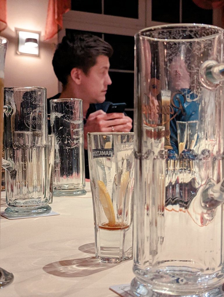 HVL09's tweet photo. Gestern traf sich die erste Männermannschaft zum gemütlichen Mannschaftsabend im #Parkcafe_Luckenwalde. Bei gutem Essen und vielen Getränken wurden natürlich auch kritische Themen angesprochen und gemeinsam ausgewertet. Alles in allem war es ein gelungener Abend! #hvl09 #hvl https://t.co/qG9DY9D6n5