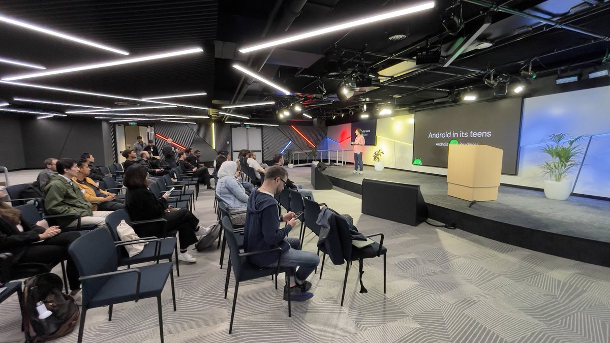 gdg_sydney's tweet photo. Next up, we have @kartikarora95 presenting Android in its teens.
#Android #GDGSydney #GDG https://t.co/B5LkdKgDRx