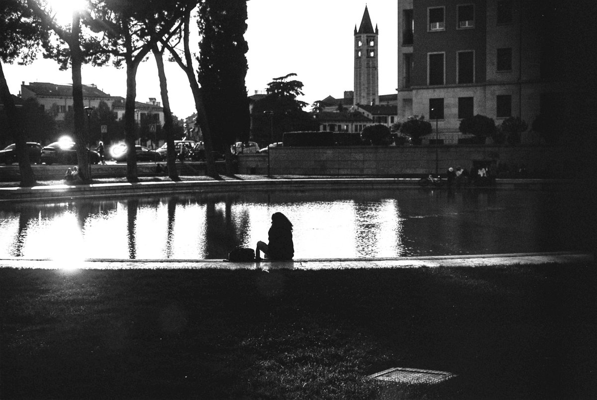 JackVVice1's tweet photo. gm everyone 🌞
Scans of my first tests with an old flea market EOS 100 came in, and... gosh dem vibes!😍
#blackandwhitephotography #35mmfilm #canon #eos100 #streetphotography #Italy #Verona https://t.co/XhvK9qihYA