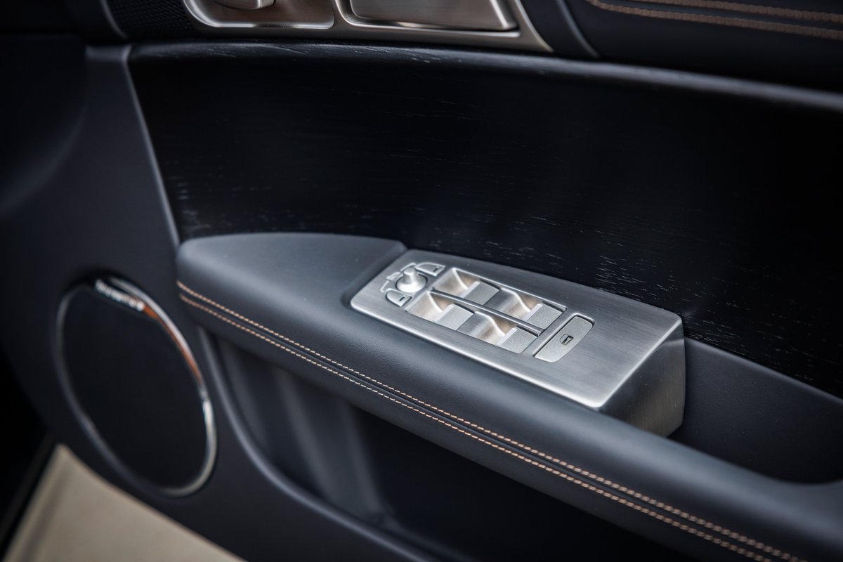 davidbrownautos's tweet photo. As with every David Brown Automotive creation, the interior of Speedback Silverstone Edition is one of real opulence. #CoachbuildingIsBack #MadeInBritain #Bespoke #SpeedbackSilverstoneEdition https://t.co/R4Q3K1K8lO