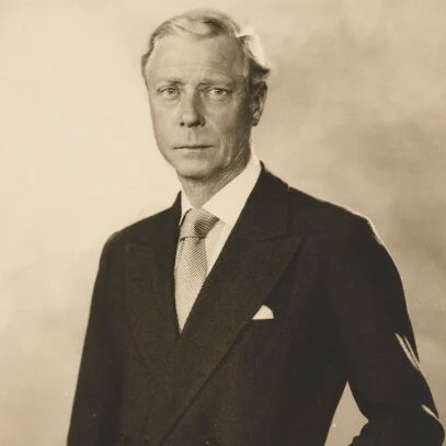 WindsorBlood's tweet photo. The British 'King' for 11 months, Edward Windsor, was a Reptilian, blood drinker, paedophile, Satanist and Nazi. He lived in exile in France with his mistress, later wife, Wallis Simpson 🇬🇧👑🇫🇷⚜️
#KingEdwardVIII #Reptilian #ReptilianAgenda #HouseofWindsor #Monarchy #UnitedKingdom https://t.co/XyLzYozq4L