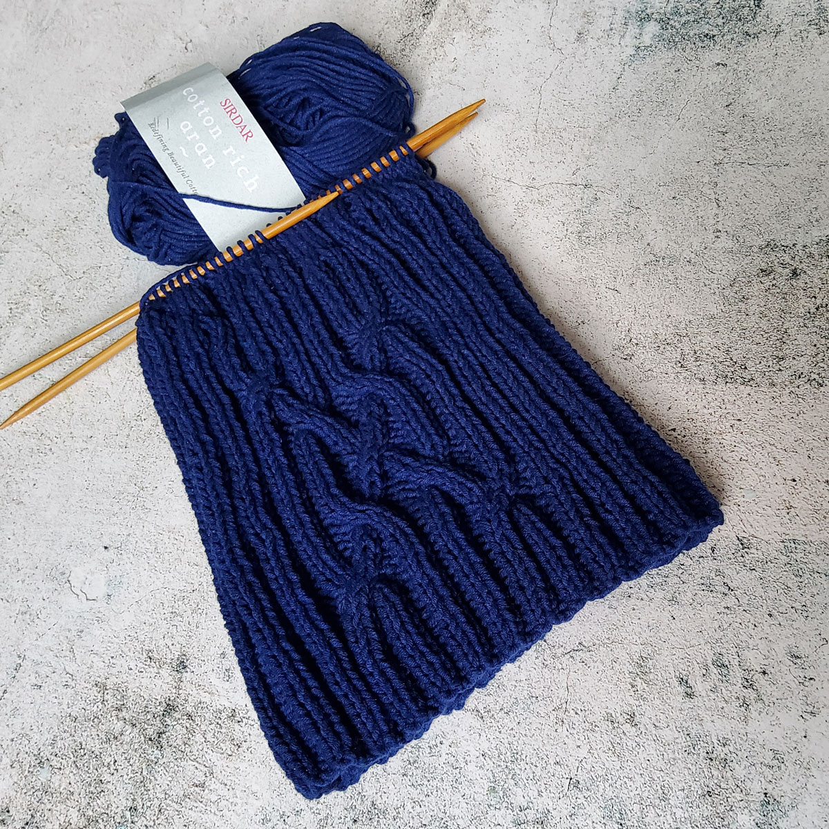 Selana1505's tweet photo. So many WIPs, so little time!
Another new design on the needles is this cabled hat. Just need to finish the crown decreases, then I can start writing the pattern.
https://t.co/CDsPSuBlqQ
#KnittingTwitter #OffRavDesigner #ElevensesHour #CraftBizParty https://t.co/0uMq2DUpvX
