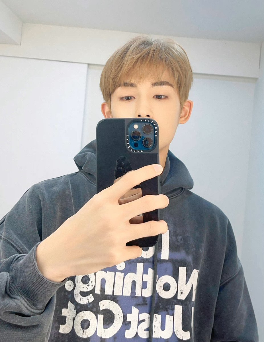 SM_NCT's tweet photo. [OFFICIAL/TRANS] 220929 #WINWIN's Weibo update

"Click click click 📷 #Aplog*ToSayGoodbyeToSeptember"

*(T/N: Photo-log.)

#NCT #WayV
Translated by @overpricedrice - SM_NCT
https://t.co/vuan9hLyL1 https://t.co/X3vcmJSmXC