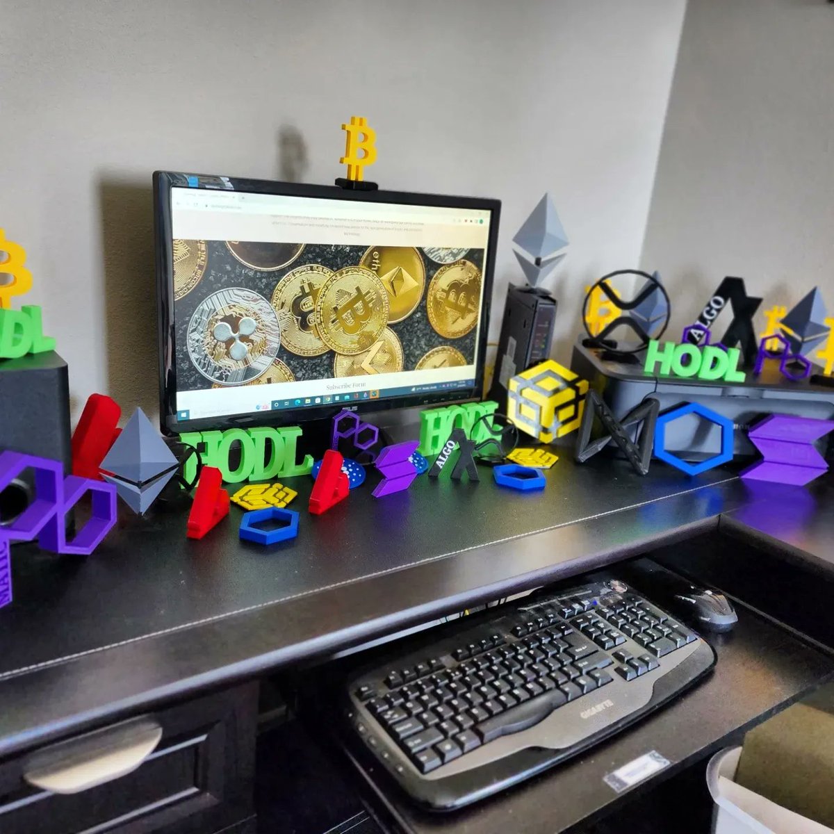 DesktopTokens's tweet photo. https://t.co/KPmUowLjOv has all your favorite alt coins on sale for display in your home or office!

#crypto #blockchain
#bitcoin #btc #eth #ethereum #ada #cardano https://t.co/hsdlztdxmU