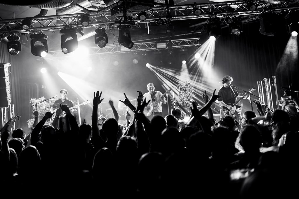TheLathums's tweet photo. Brighton that was so much fun the other night, we’ve got the best crowds in the business us 💫 thank you everyone. We’ve had a lovely day off but we’ll be on stage tonight at 9.10PM in Hull 😘💛                          📸 @ewan_ogden https://t.co/MZZpJsuAQK